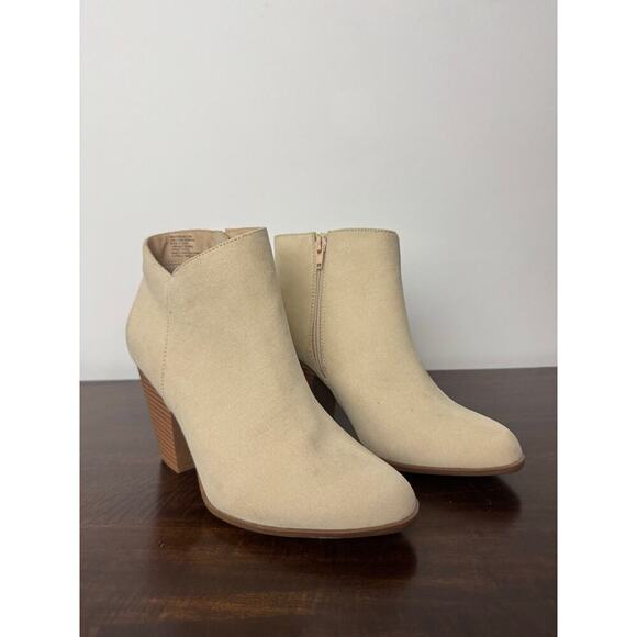 JustFab Cream Suede Ankle Boot Womens US 8.5 - NWOT - Picture 3 of 10